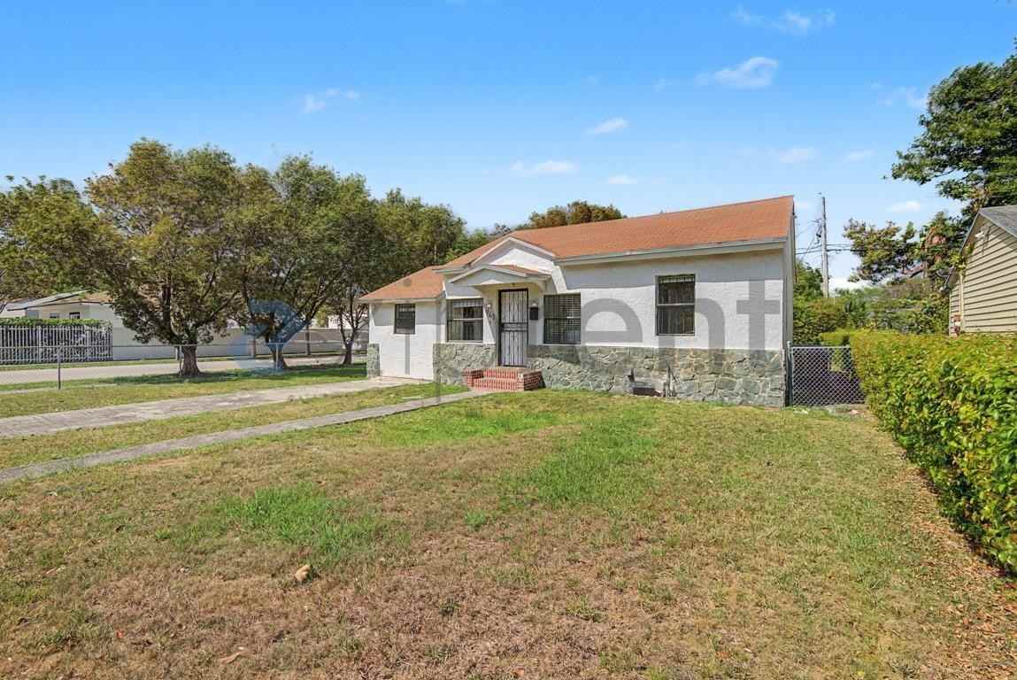 943 Nw 63rd St - Photo 4 of 26