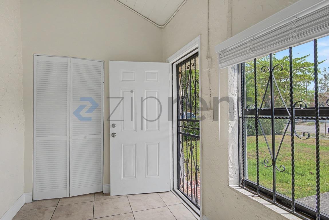 943 Nw 63rd St - Photo 6 of 26