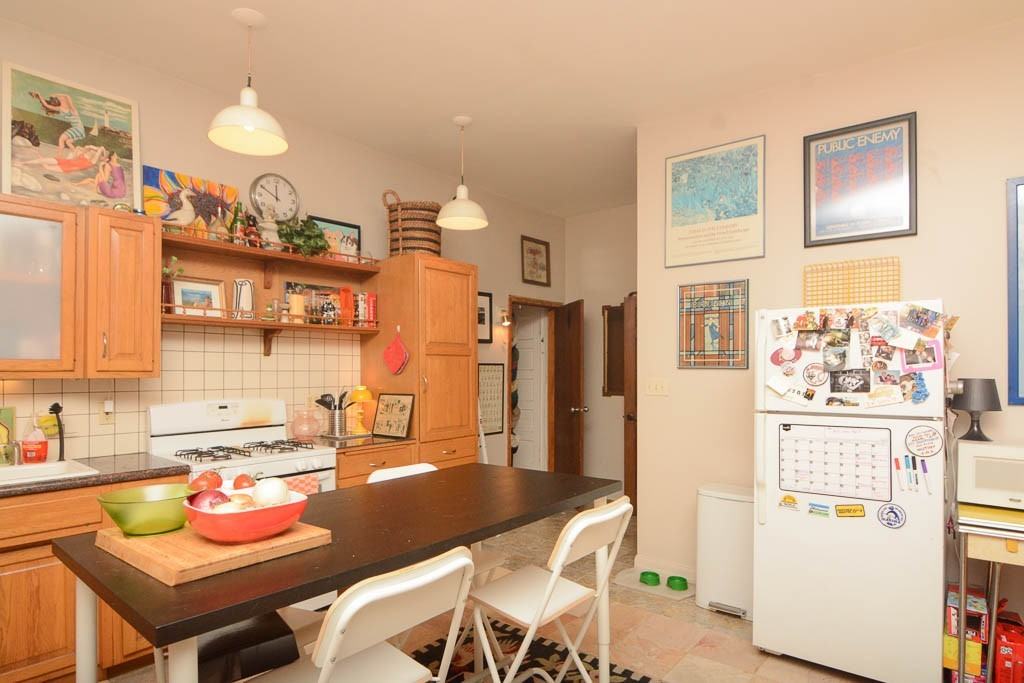 955 N Hoyne Ave #1 - Photo 5 of 21