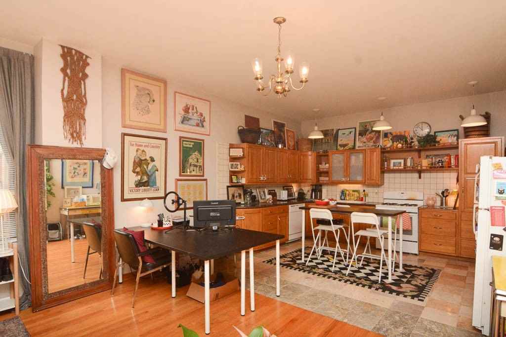 955 N Hoyne Ave #1 - Photo 7 of 21