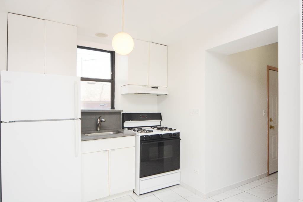 537 N Claremont Ave #1 - Photo 3 of 21