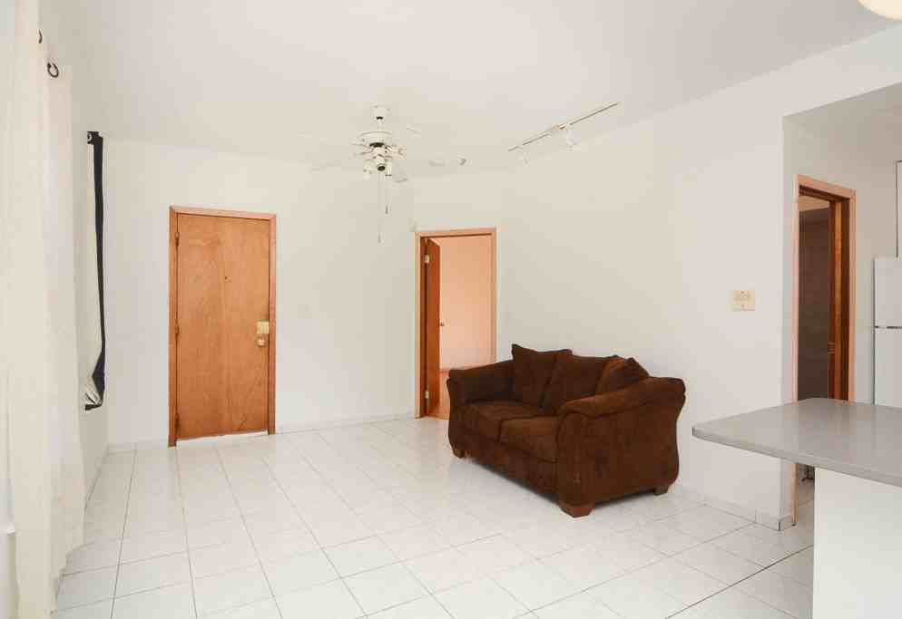 537 N Claremont Ave #1 - Photo 6 of 21