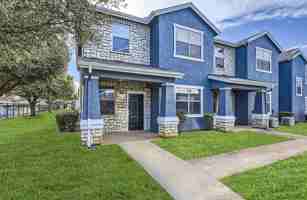 featured image of 4722 Meadow St #2B