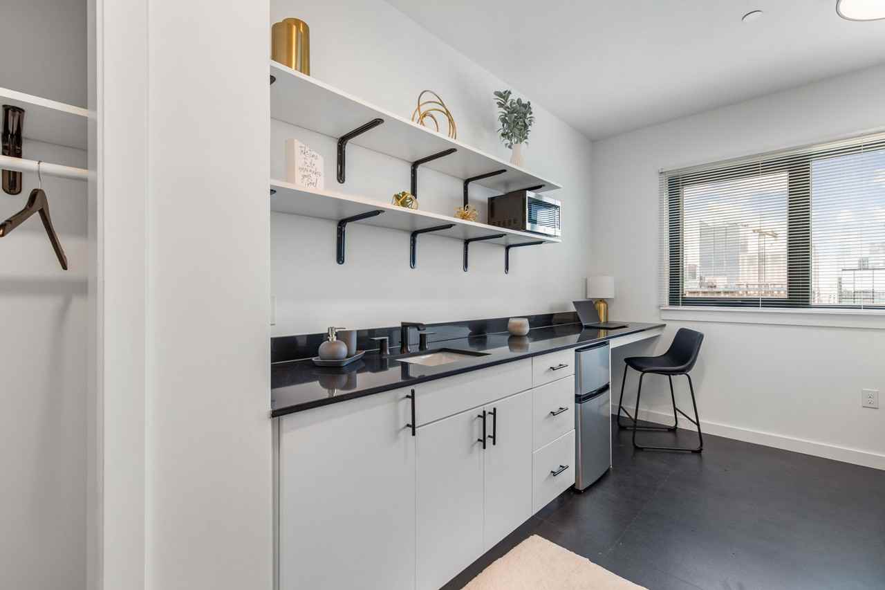 RUTLEDGE FLATS APARTMENTS - Photo 4 of 21