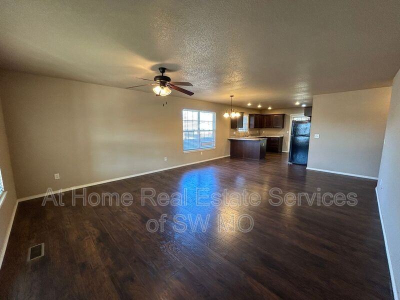 3236 N Travis Ave - Photo 2 of 12