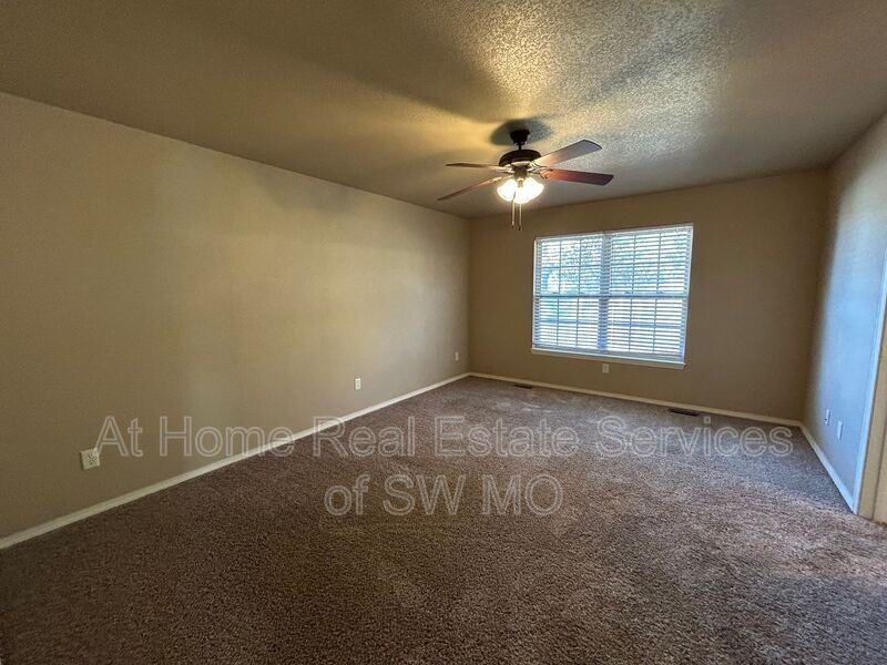 3236 N Travis Ave - Photo 7 of 12