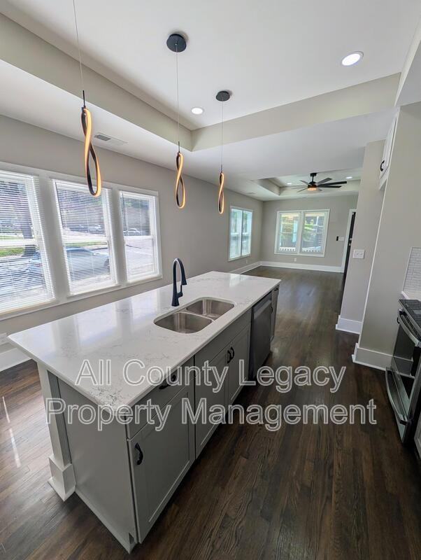 940 Martin St Se - Photo 4 of 12