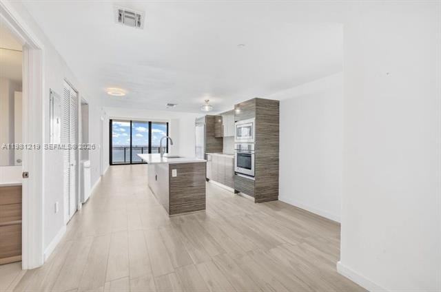 460 Ne 28th St - Photo 5 of 25