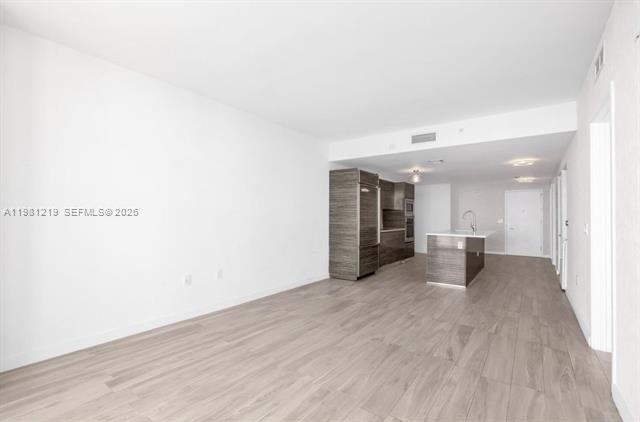 460 Ne 28th St - Photo 6 of 25