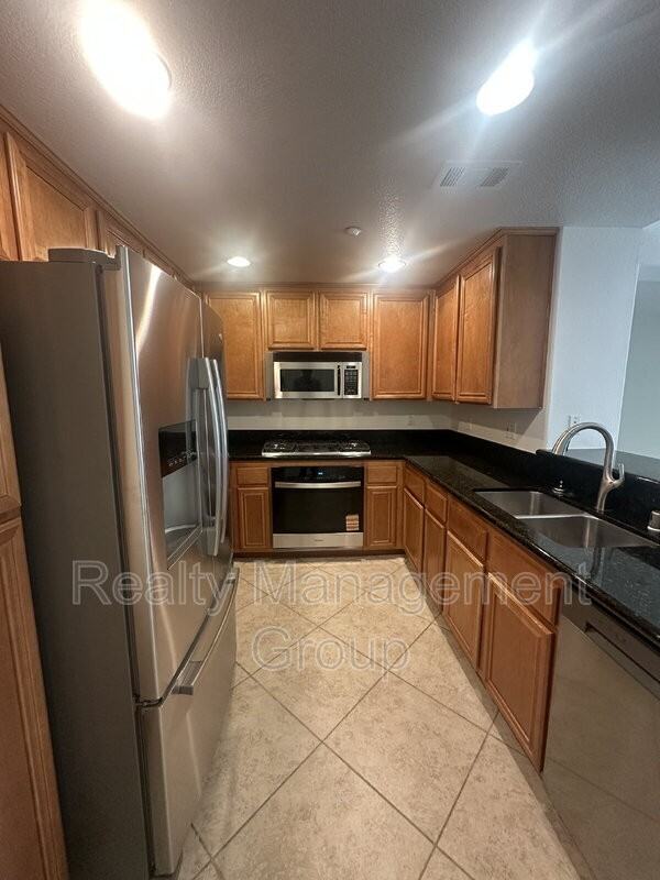 301 W G St #307 - Photo 5 of 19