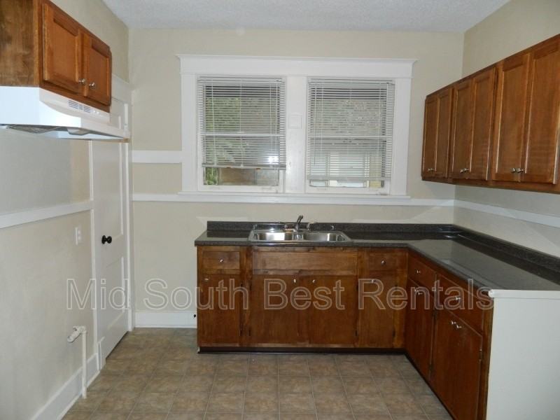 961 N Willett St - Photo 3 of 5