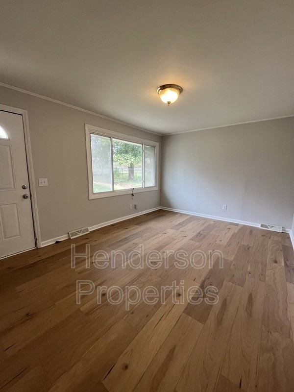 1506 Seigle Ave - Photo 2 of 12