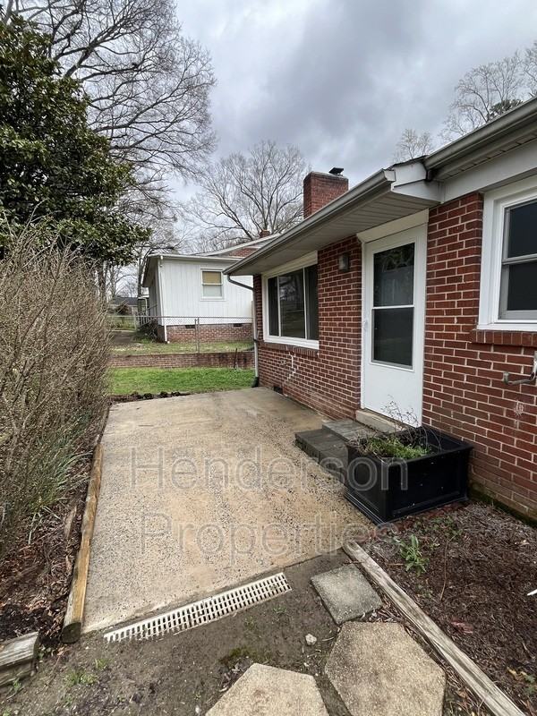 1506 Seigle Ave - Photo 3 of 12