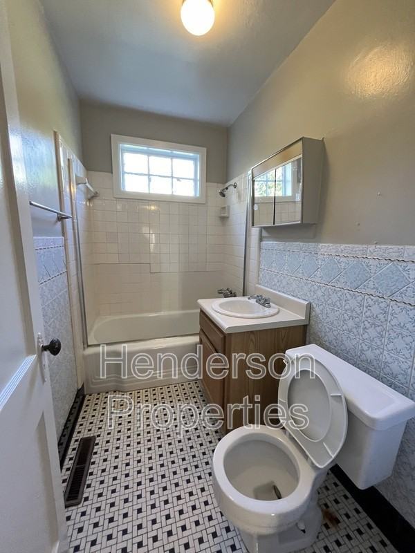 2109 Kenmore Ave - Photo 7 of 8