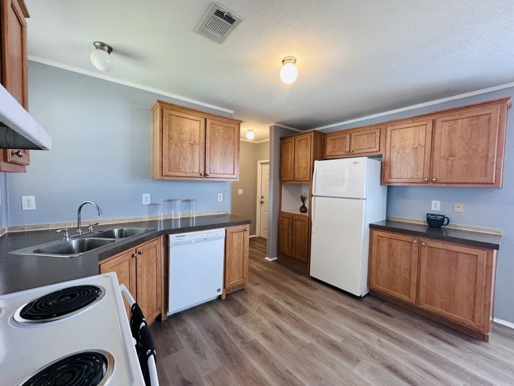 6414 Colonial Dr - Photo 2 of 24