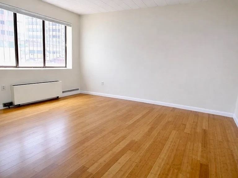 SAXONY APARTMENTS -- 019 - Photo 5 of 8