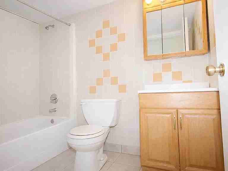SAXONY APARTMENTS -- 019 - Photo 7 of 9