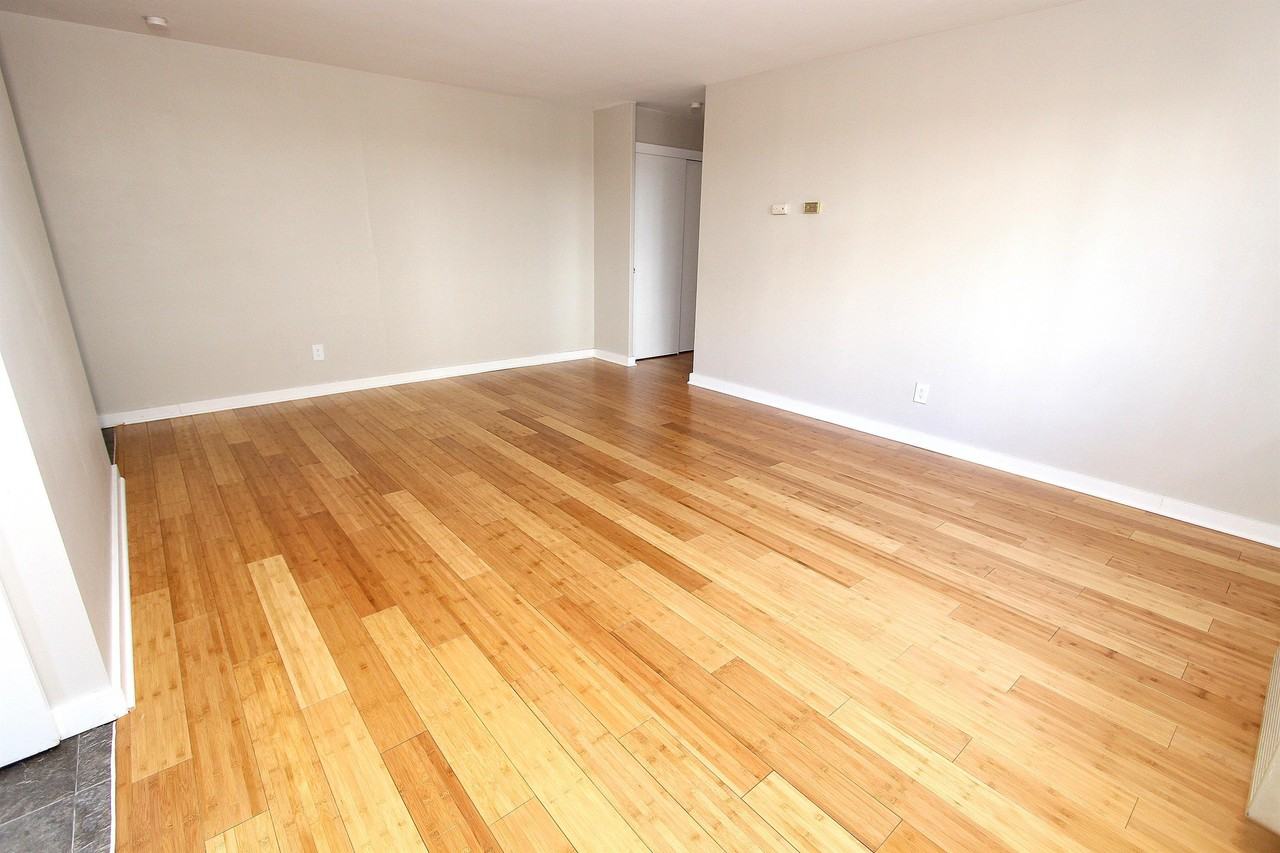 ANITA HALL -- 197 - Photo 7 of 24