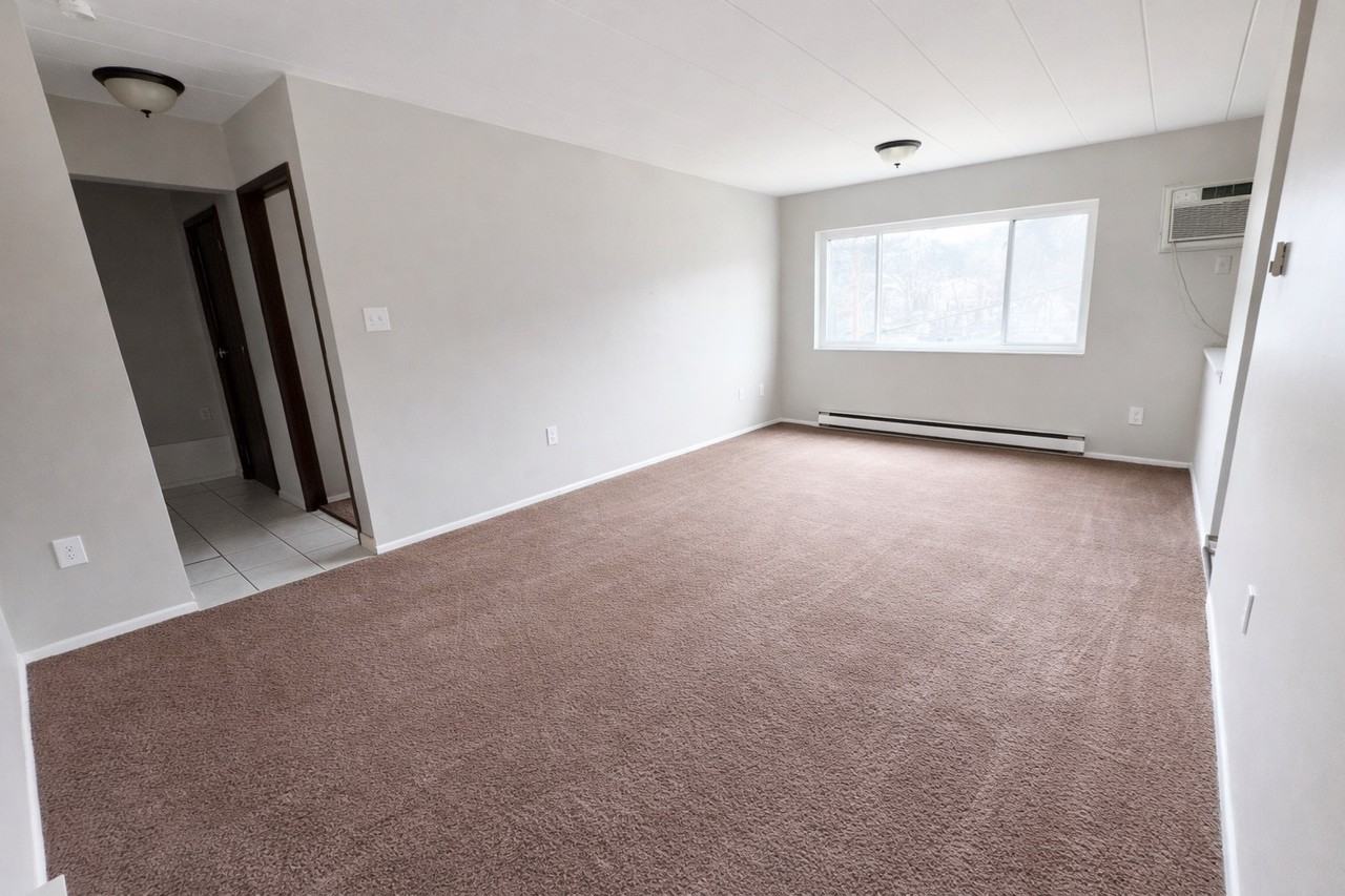 LYNWOOD APARTMENTS -- 001 - Photo 5 of 7