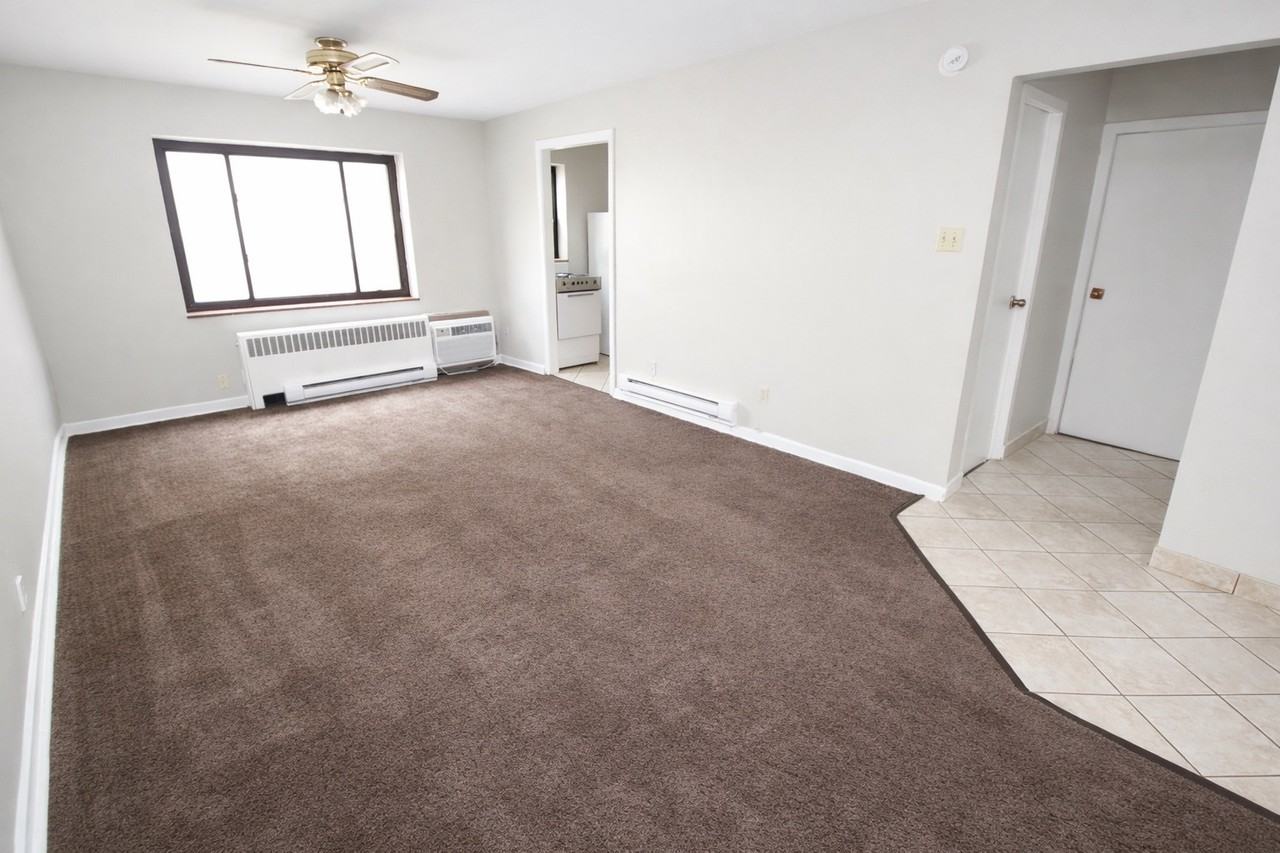 FENWYCK APARTMENTS -- 024 - Photo 3 of 9