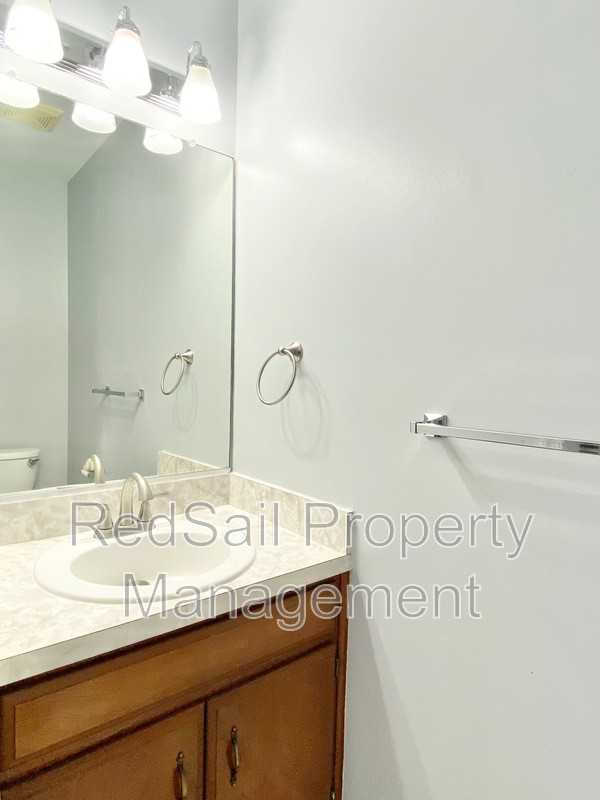 926 Woodcreek Dr - Photo 4 of 23