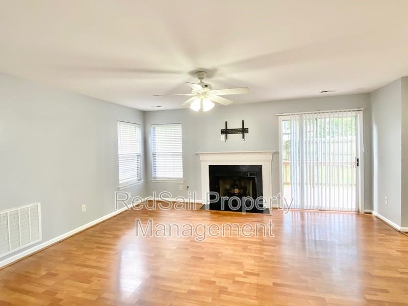 926 Woodcreek Dr - Photo 7 of 23