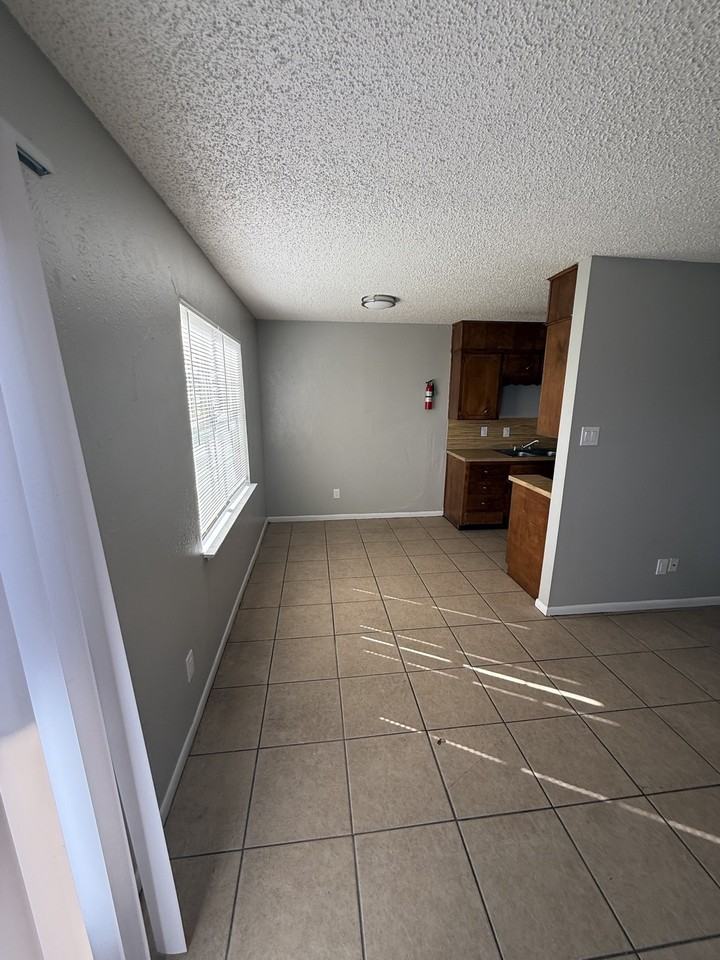 2207 Jennifer - Photo 3 of 8