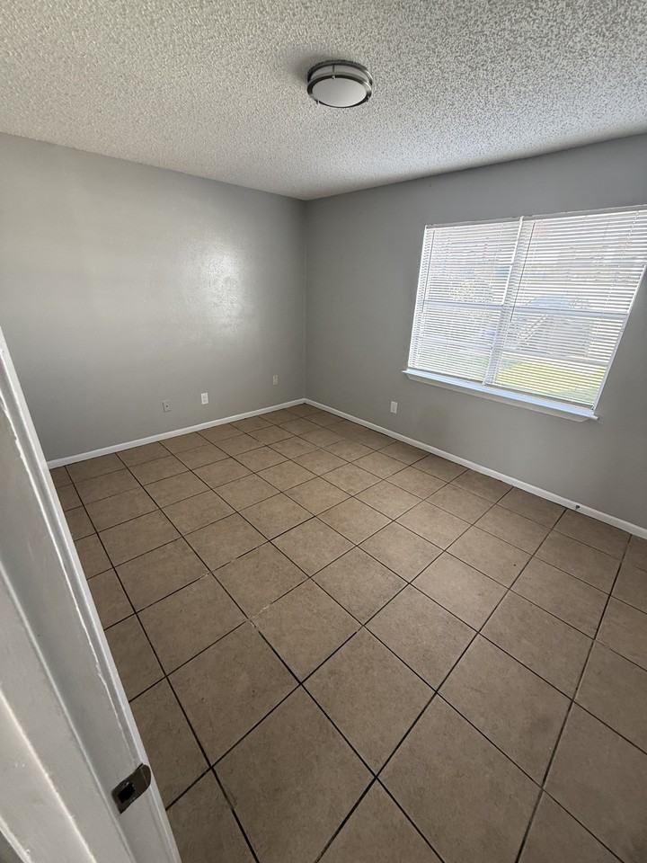 2207 Jennifer - Photo 7 of 8