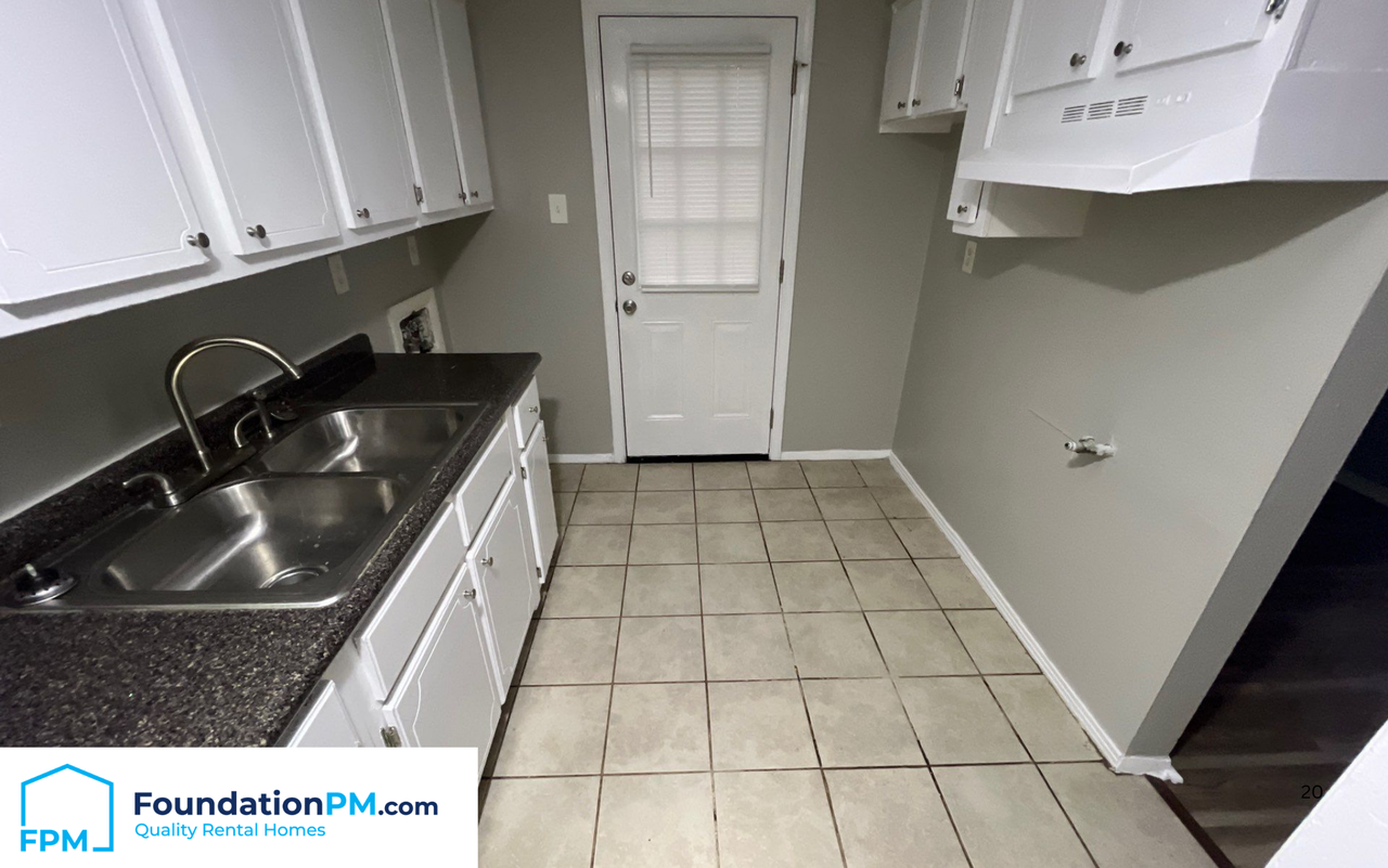 1129 Catalina Road - Photo 7 of 13