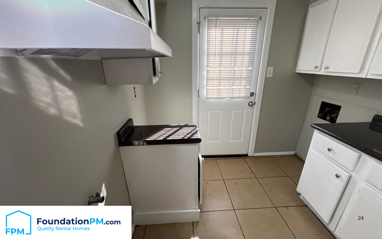 1131 Catalina Road - Photo 3 of 9