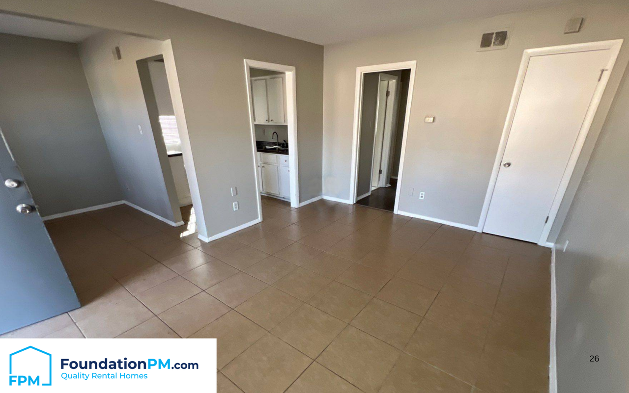 1131 Catalina Road - Photo 5 of 9