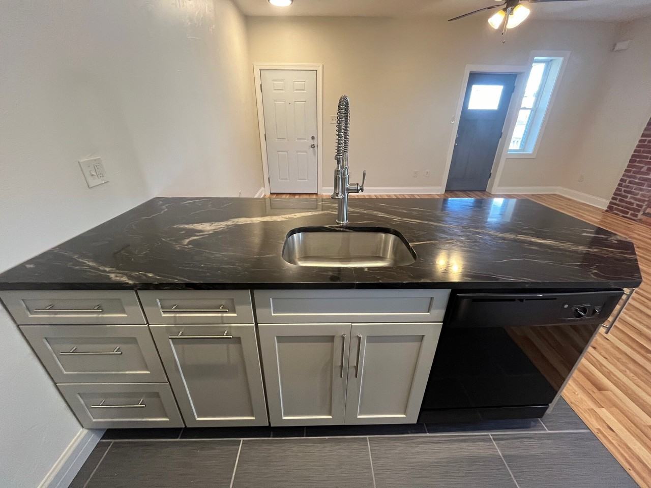 Centre 4924 - Photo 2 of 23