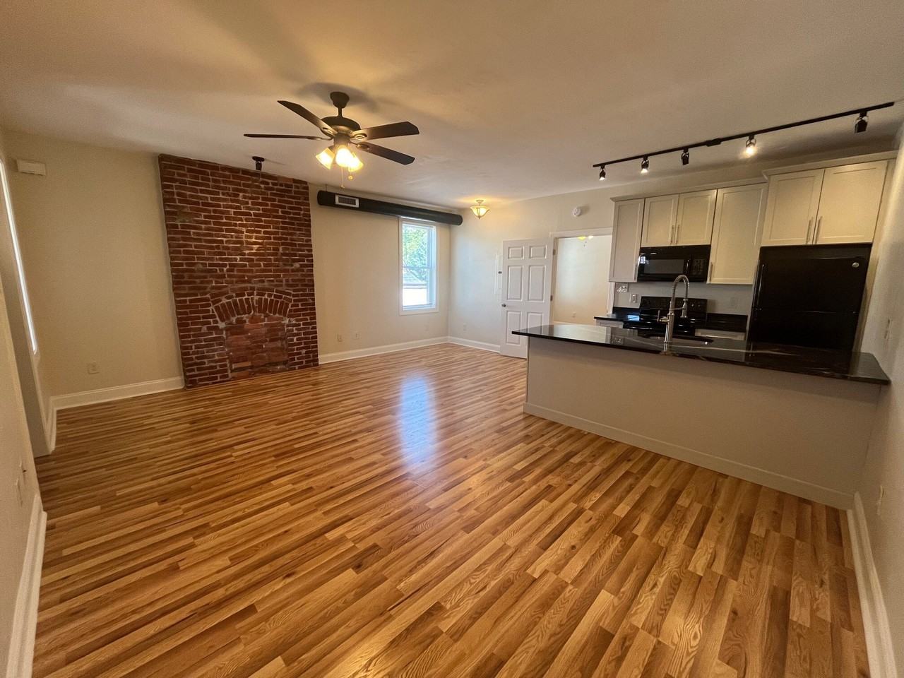 Centre 4924 - Photo 4 of 23