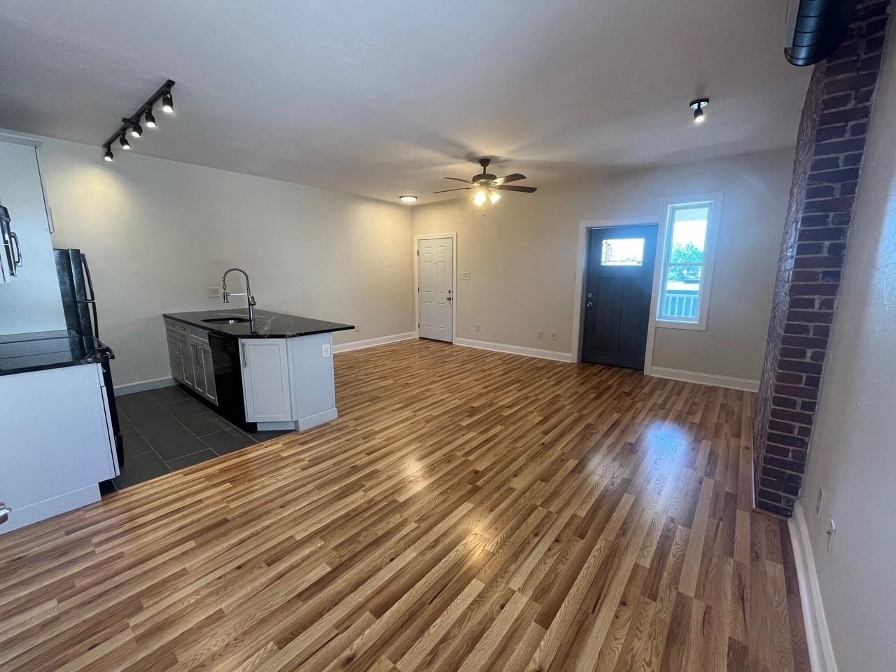 Centre 4924 - Photo 6 of 23