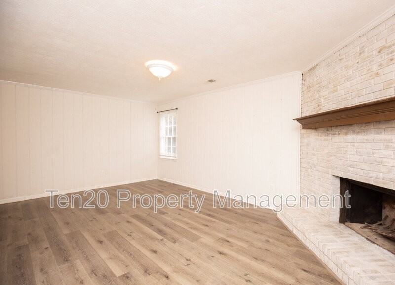 2838 White Chapel Dr - Photo 3 of 13