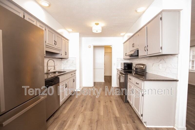 2838 White Chapel Dr - Photo 4 of 13