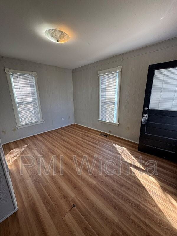 228 Sw 3rd St - Photo 2 of 14