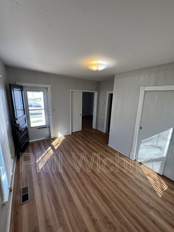 228 Sw 3rd St - Photo 4 of 14