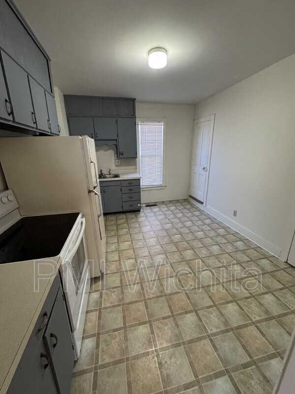 228 Sw 3rd St - Photo 6 of 14