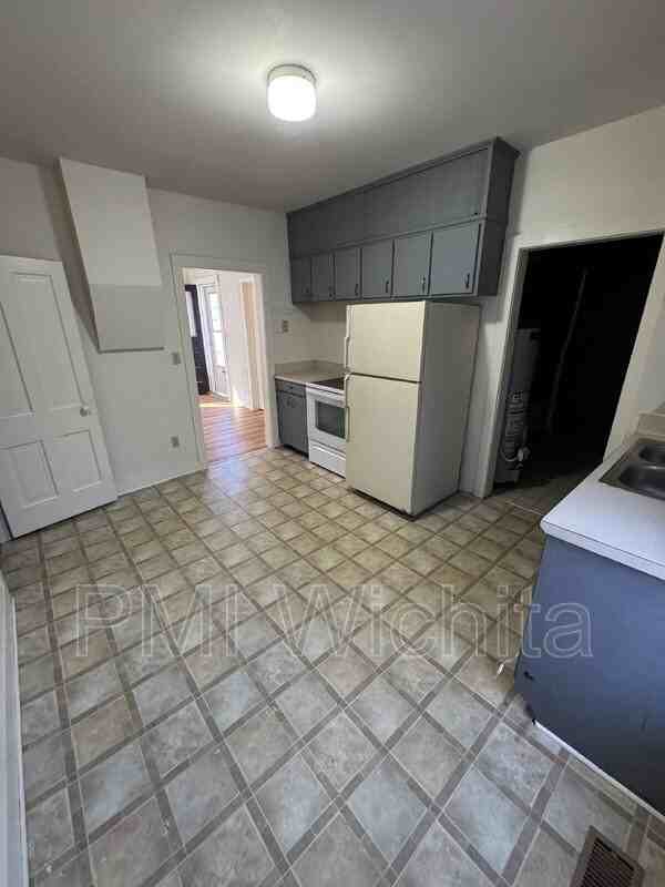 228 Sw 3rd St - Photo 7 of 14