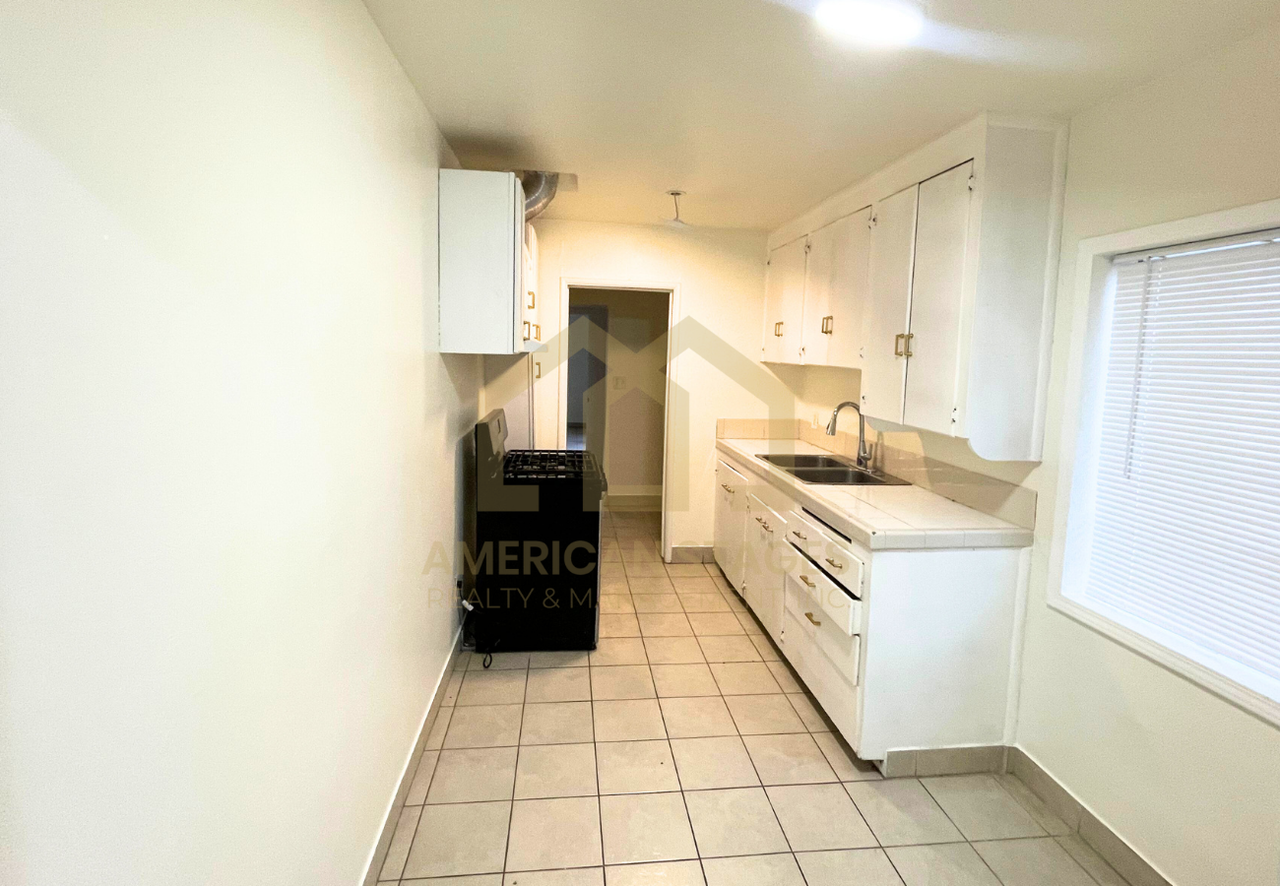 827 North O Street - Photo 7 of 14