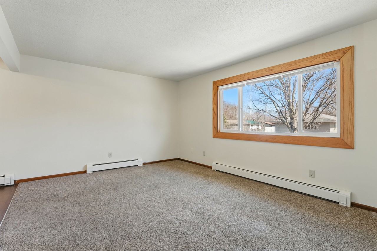 613 Park Avenue - Photo 3 of 36