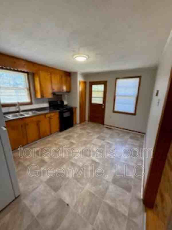 113 Pineview Rd - Photo 3 of 10