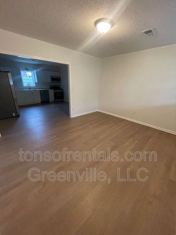 521 W Robinson St - Photo 2 of 8