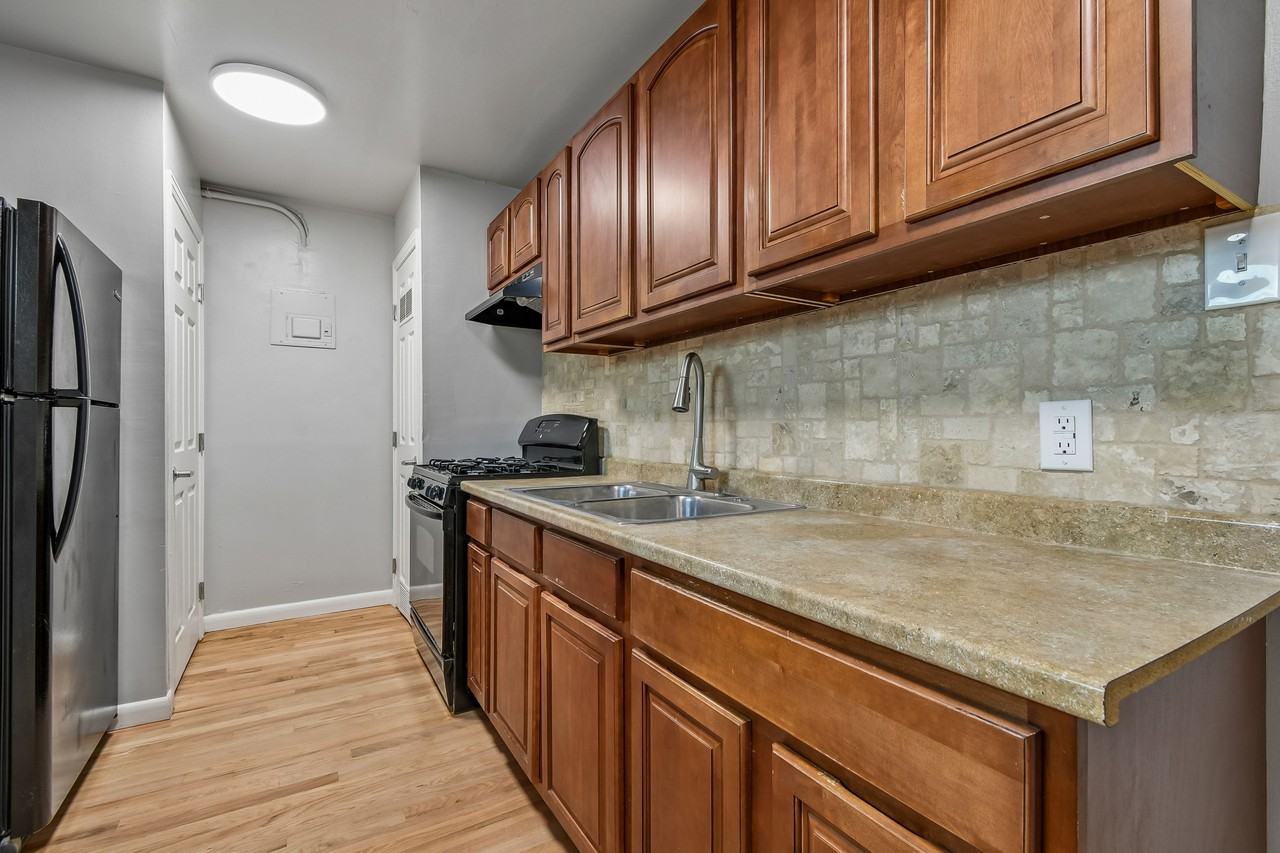 3435 Zuni ST - Photo 6 of 11