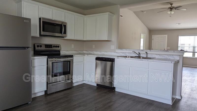 1771 Hermitage Dr - Photo 3 of 10