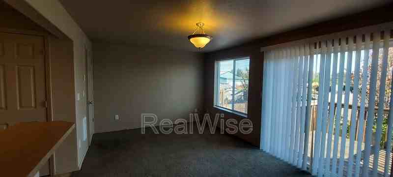 5719 Ne 135th Ave - Photo 4 of 12