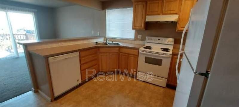 5719 Ne 135th Ave - Photo 6 of 12