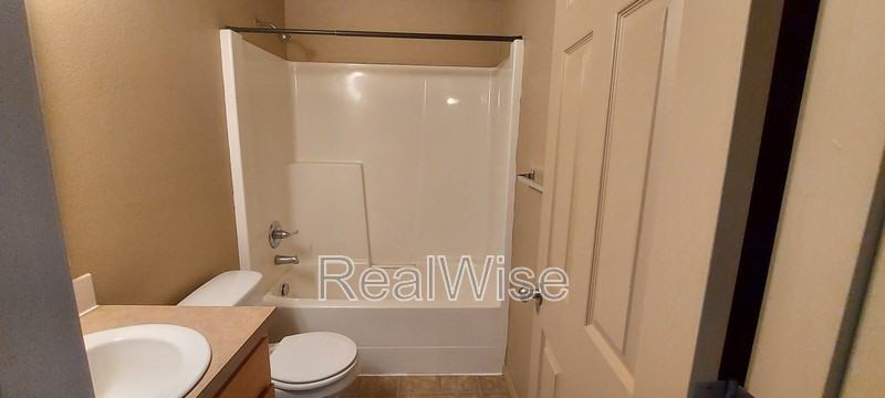 5719 Ne 135th Ave - Photo 6 of 12