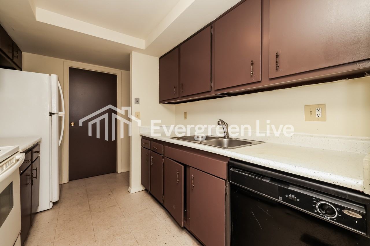 5610 Troy Villa Blvd - Photo 6 of 15